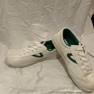 Tretorn with green swoop. Size 9.5